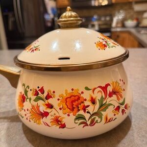 Beautiful vintage Villeroy and Boch, Brass and Enamel pot (Rare!)